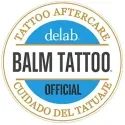Perforación de Tragus con labret de disco plano para máxima comodidad